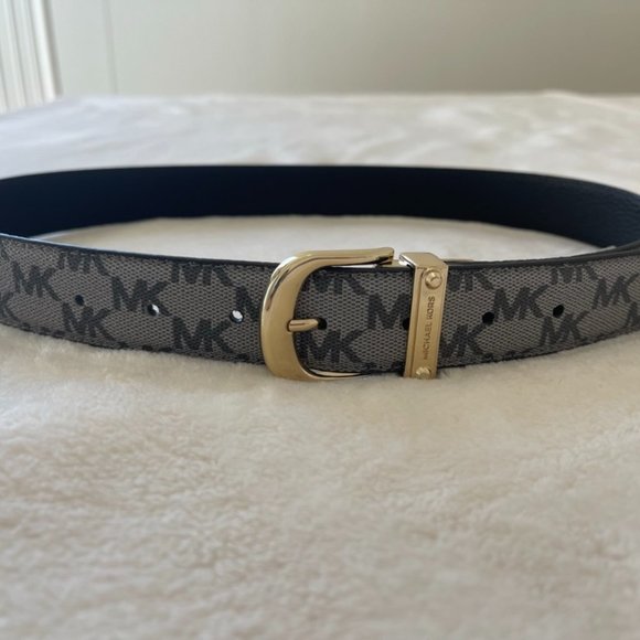 MK Twist Reversible Genuine Leather MK Logo Belt - Picture 1 of 2